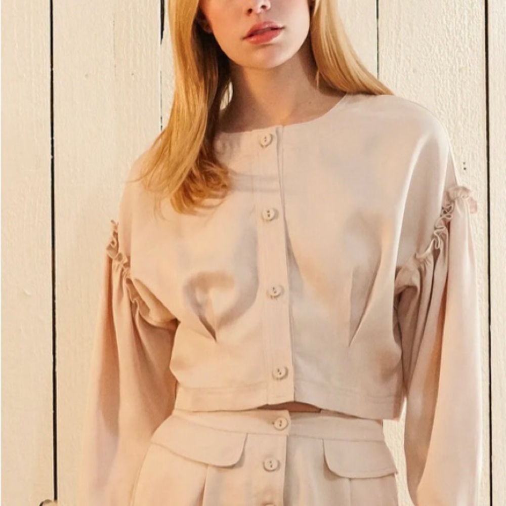 Nurode cropped button front long sleeve.